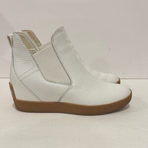 Women's Sorel Out N About Slip-On Wedge Sneaker Boot shoe size 8